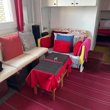Paris Apartment باريس